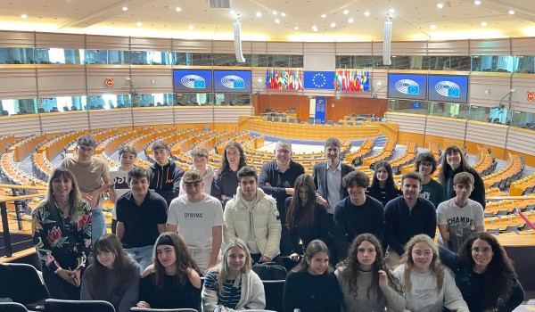 The winners of Young Europe and What does Europe mean to you? They visit the European institutions in Brussels