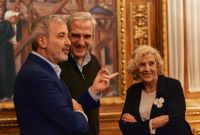 Dues-centes persones a la presentació de Els papers de Tierno Galván