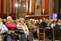 Dues-centes persones a la presentació de Els papers de Tierno Galván